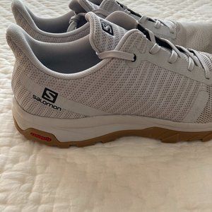 Salomon Outbound Prism walking / hiking size 10 Lunar Rock / Gum